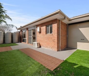 2/24 Henry Street, Melton, VIC 3337 - Photo 2