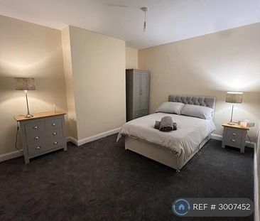 1 bedroom in a house share to rent - Photo 2
