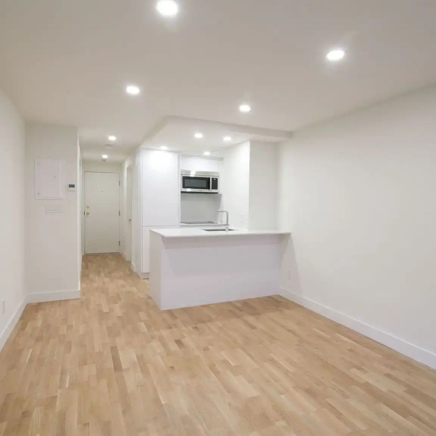 3460 Rue Durocher — Studio - unit 203 - Photo 1