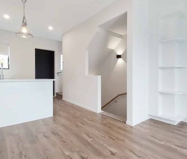 Townhouse Elevated Views! - Photo 1