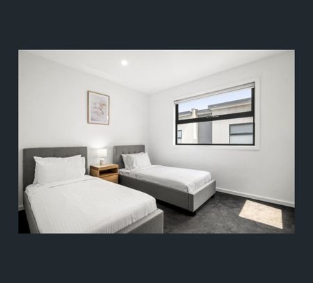 3/244 Pascoe Vale Road, Essendon, Vic 3040 - Photo 3