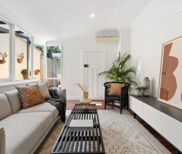 A fresh take on classic Victorian charm - Photo 1