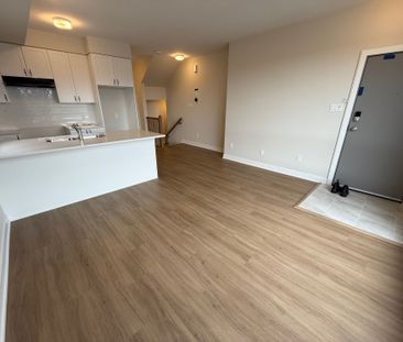 For Lease - 300 Mishi Private, Manor Park - Cardinal Glen and Area,... - Photo 1