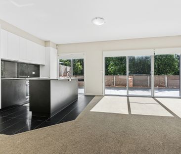 A modern townhouse designed for effortless living - Photo 5