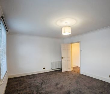2 Bed Flat, The Broadway, SW19 - Photo 2