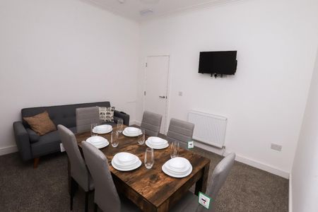 6 bedroom House To Let - Photo 3