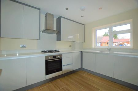 4 bedroom terraced house to rent - Photo 2