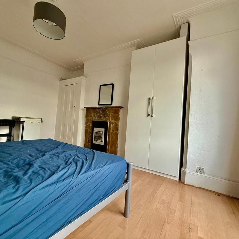 1 bedroom in a house share to rent - Photo 1