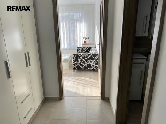 Exkluzivní pronájem novostavby zařízeného klimatizovaného bytu 2+kk+B -Pardubice-centrum - Photo 1