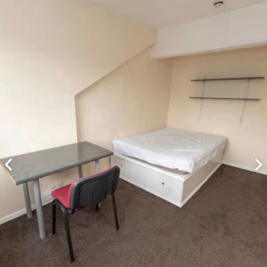 5 Bed - 32 Delph Mount, Hyde Park, Leeds - LS6 2HS - Student - Photo 1