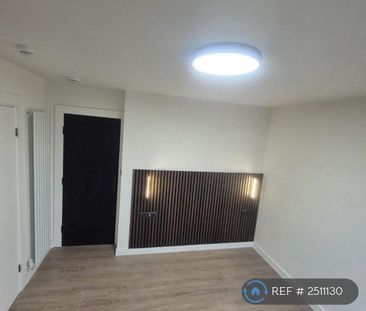 1 bedroom in a house share to rent - Photo 6