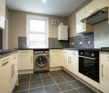 3 Bed Semi-Detached House, Hill Lane, SO15 - Photo 3