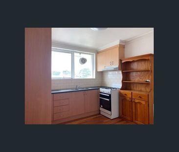 Just a stroll to Hadfield station!! - Photo 1