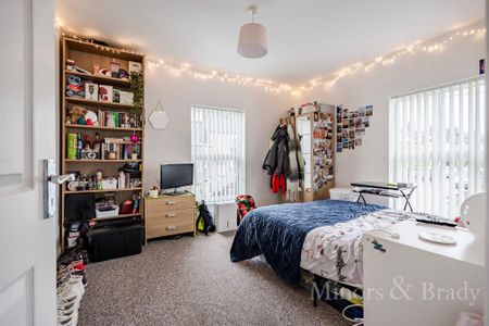 5 bedroom semi-detached house to rent - Photo 3