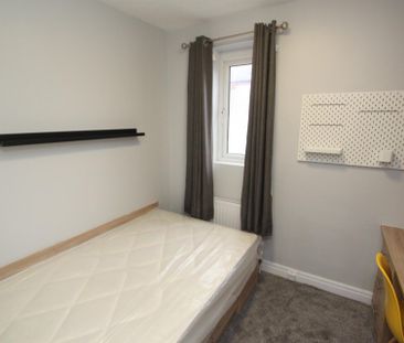 106 Belle Vue Road Leeds - LS3 1HF - Photo 3