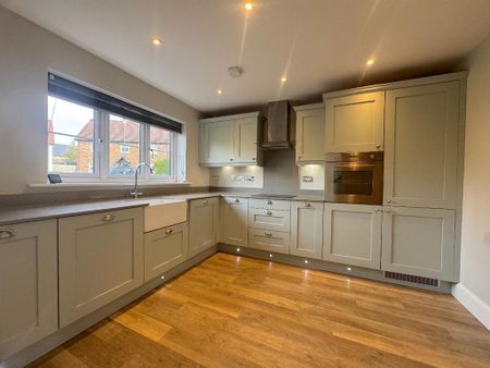 2 bedroom semi-detached house to rent - Photo 4