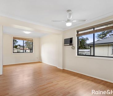 Tidy Family Home! - Photo 3