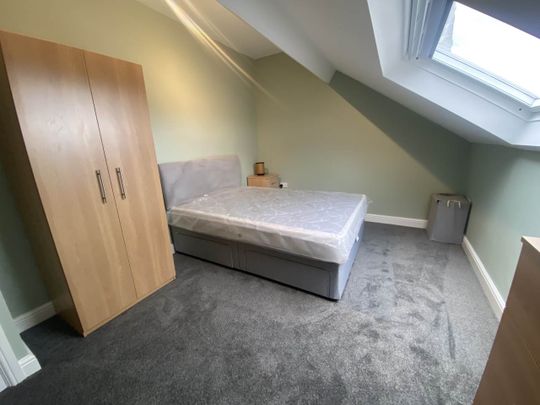 Victoria Road (room 4), Morley, Leeds - Photo 1