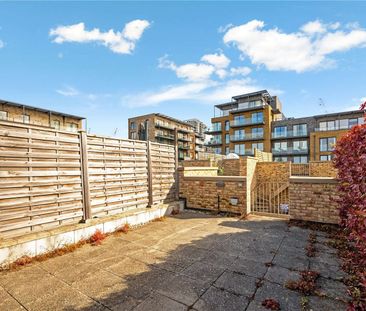 Welcome to this beautifully presented three-bedroom townhouse, idea... - Photo 4