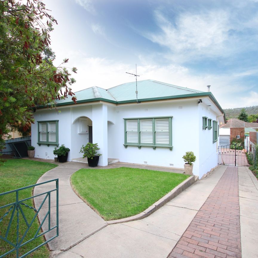 Charming Family Home In Central Albury - Photo 1