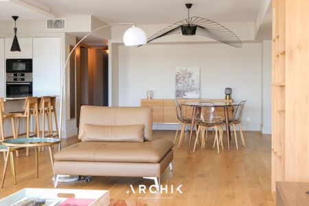 Architecture contemporaine, cette petite copropriété de 3 lots construite en 2020 et située en première ligne accueille un appartement de 140 m2 ouvert sur un beau jardin privatif d'environ 150 m2 en plein coeur du quartier de l'Aiguillon. - Photo 3