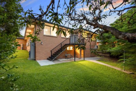 Spacious 2-Bedroom Unit in Prime Coorparoo Location - Photo 2