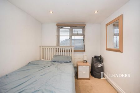 1 bedroom in a house share to rent - Photo 2