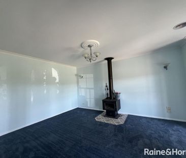 Elevated family home with panoramic views - Photo 1