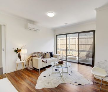 THREE BEDROOM TOWNHOUSE - Photo 4