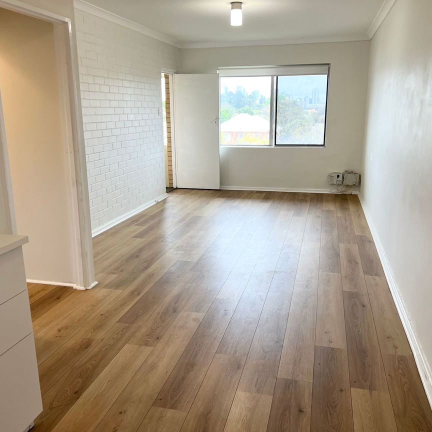 Victoria Park - Photo 1