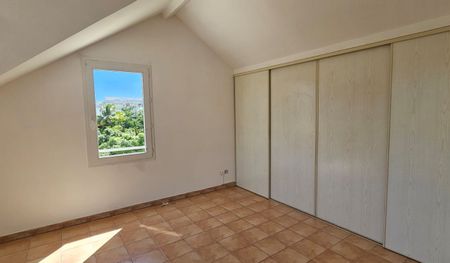 Location Appartement 4 pièces 92m² ST PAUL 97434 - Photo 3