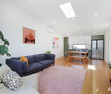 2/219 Essex Street, West Footscray VIC 3012 - Townhouse For Rent | ... - Photo 1