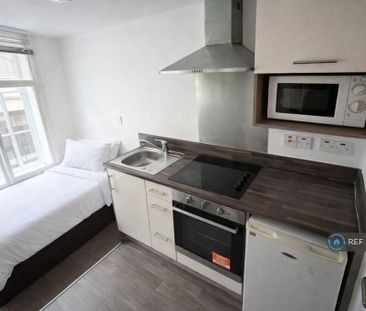 Studio to rent - Photo 1