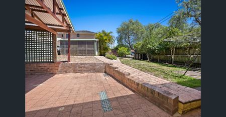 Light-Filled Corner Home in Prime Eastlakes Location - Photo 4