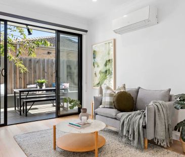 “Easy Breezy Townhouse Living” - Photo 6