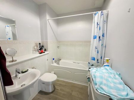 2 bedroom flat to rent - Photo 2