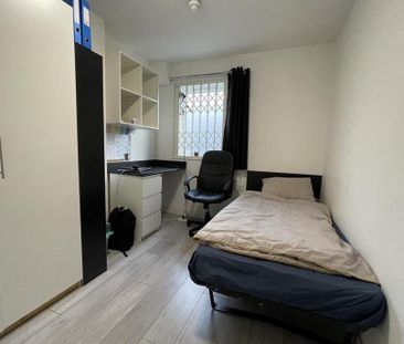 3 bedroom flat to rent - Photo 5