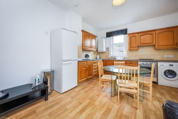 4 Bed Maisonette, Very Near Netherbury Road Area, W5 - Photo 1