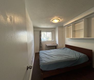 For Lease - 66 Stonehill Cres Crescent Unit# One Bedroom 2nd Floor,... - Photo 1