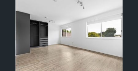 Modern Comfort in a Premier Geelong Location - Photo 2