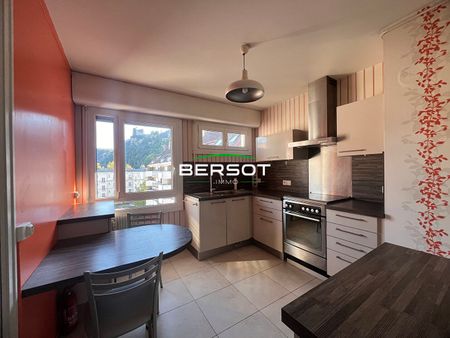 T3 de près de 80m² au centre Ville avec balcon, garage et cave - Photo 2