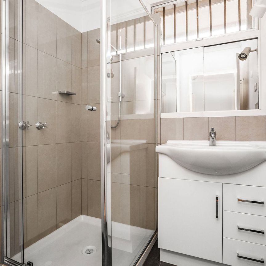 NEAT AS A PIN | HEATING AND COOLING | EASY ACCESS TO TRANSPORT - Photo 1