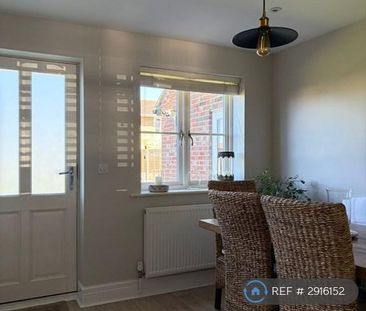 3 bedroom semi-detached house to rent - Photo 4