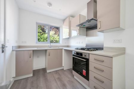 2 bedroom semi-detached house to rent - Photo 4