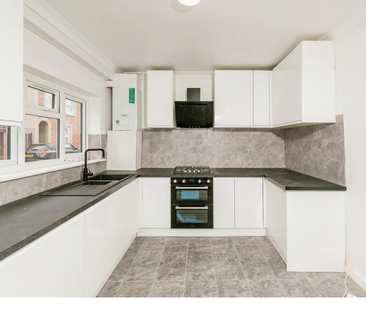 1 bedroom in a house share to rent - Photo 1