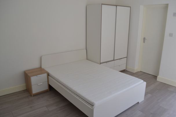 Studio Flat, Albert Road, IG1 - Photo 1