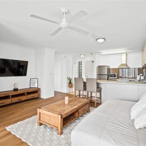 Renovated fully furnished 2 bedroom apartment, - Photo 2