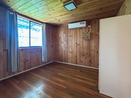 Neat & Private Two-Bedroom Bungalow - Photo 5