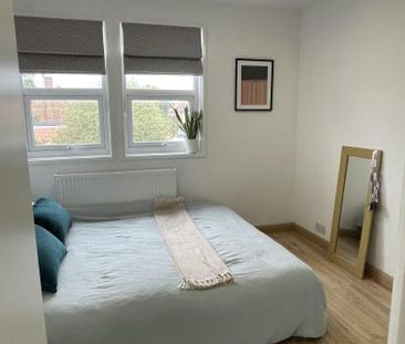 Bright Double Room in Friendly House – Female Renter Preferred - Photo 4