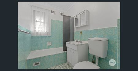 Bright Apartment in Convenient Location - Photo 5